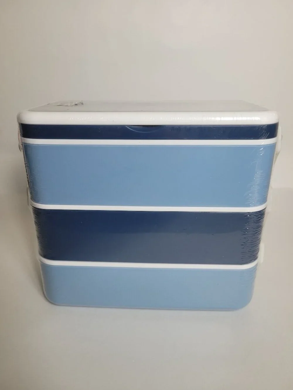 Tommy Bahama sealed tier still